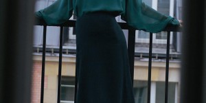 V-neck T-shirt paired with bag skirt is simple and intellectual (really outstanding temperament)