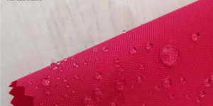 Which material is better, Oxford cloth or natural leather for luggage?
