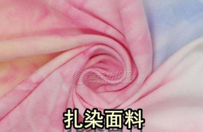 How to match clothing made of tie-dye fabrics (what about overall tie-dye fabrics)