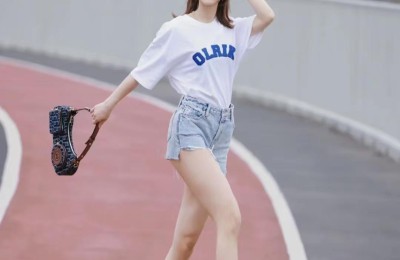 How to wear T-shirts with a sense of fashion (novel and trendy ways to wear them)
