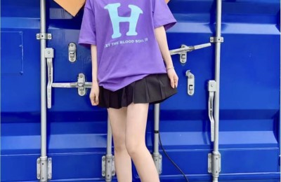 What color T-shirt to wear in summer to look good and slim (making T-shirts the first choice for girls in summer)