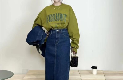 Sweatshirt + skirt is age-reducing, playful and a little feminine (a fashionable way to wear in spring)