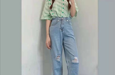 How to wear jeans and T-shirts beautifully (a group of fashionistas’ dressing demonstrations)
