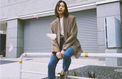 Follow Liu Wen’s lead and get these styles (it’s also very high-end when paired with a white T-shirt)