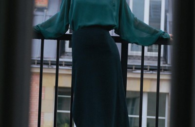 V-neck T-shirt paired with bag skirt is simple and intellectual (really outstanding temperament)