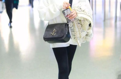 When wearing a sweatshirt, try not to wear it with jeans (this is the most beautiful way to wear it)