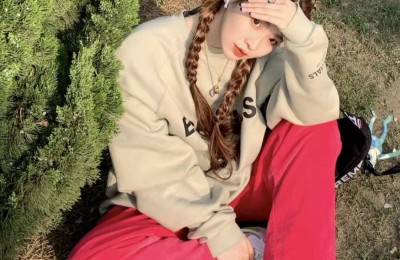 What color sweatshirts are easy to wear in spring (my favorite way to match them in spring)