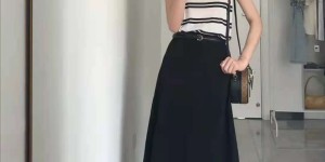 What skirt looks good with a striped T-shirt (it is more dynamic than a solid-color T-shirt)