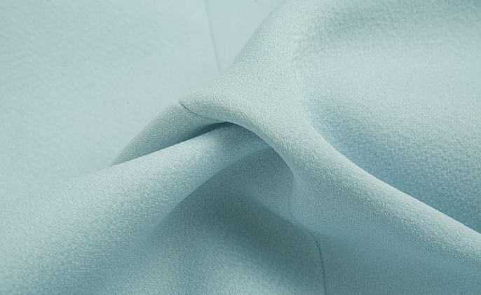 What are the advantages and disadvantages of woven fabrics